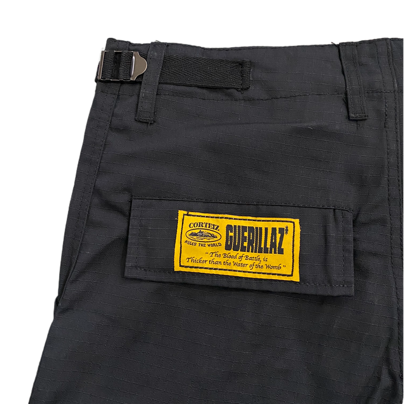 BLACK CARGO SHORTS - YELLOW